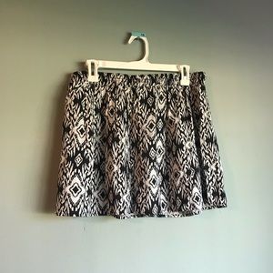 Women’s Large Black and White Skirt - Wet Seal